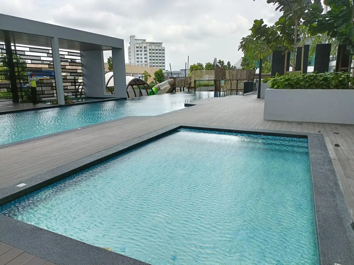 新山Sky Trees 2 Guests Aeon Nflix Balcony Pool B4公寓 0*, 新山 马来西亚